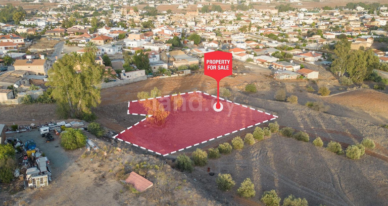 Fält avsett för boende till salu i Nicosia