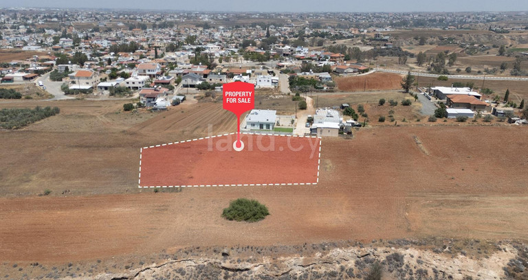 Fält avsett för boende till salu i Nicosia