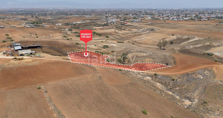 Jordbruksfält till salu i Nicosia