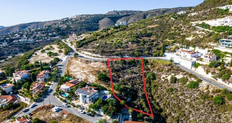 Fält avsett för boende till salu i Paphos