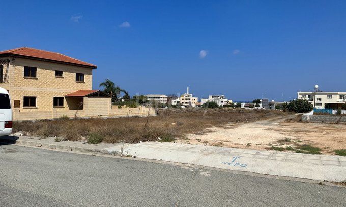 Parcela residencial a la venta en Deryneia