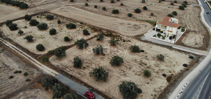 Fält till salu i Larnaca