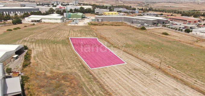 Industrifält till salu i Larnaca