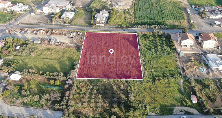 Fält till salu i Nicosia