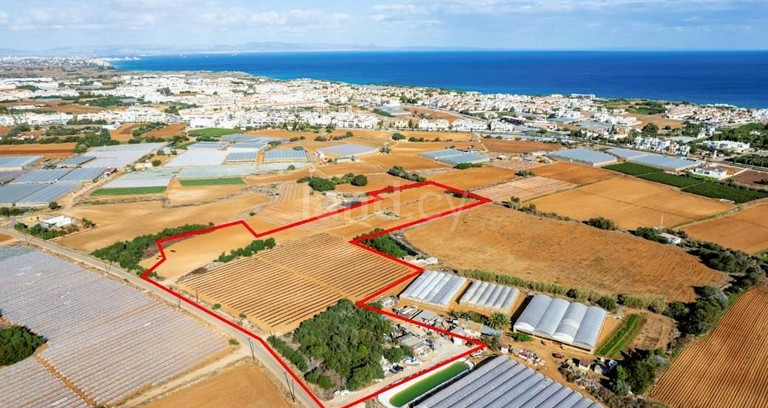 Туристическое поле на продажу в Паралимни