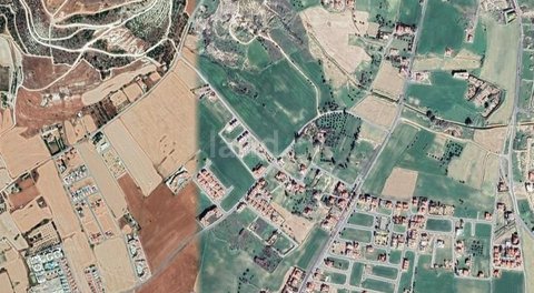 Fält avsett för boende till salu i Larnaca