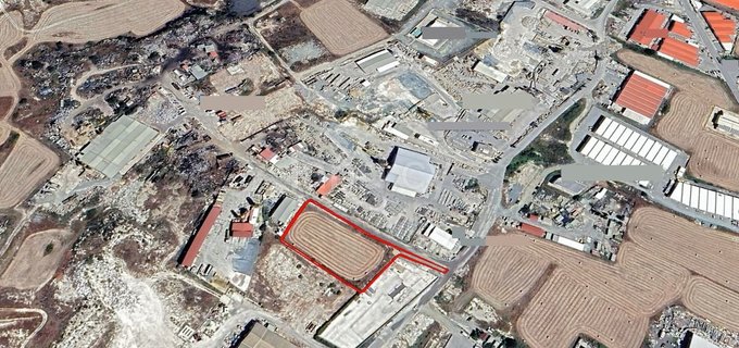 Industriell tomt till salu i Larnaca
