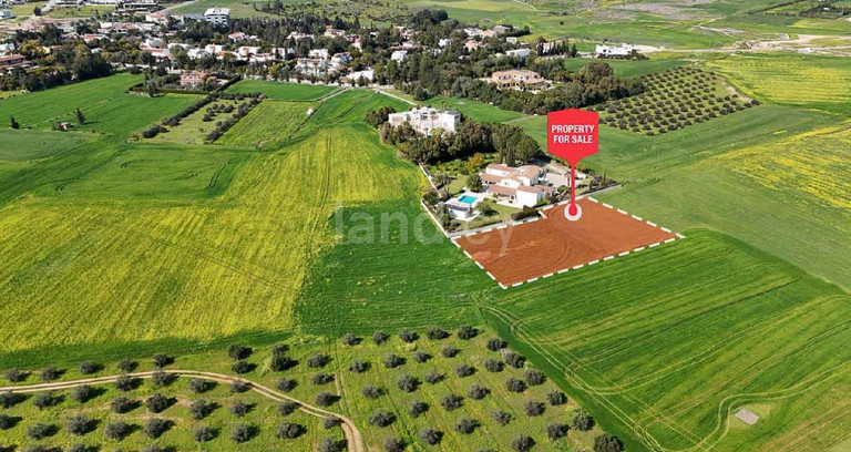 Жилое поле на продажу в Никосия