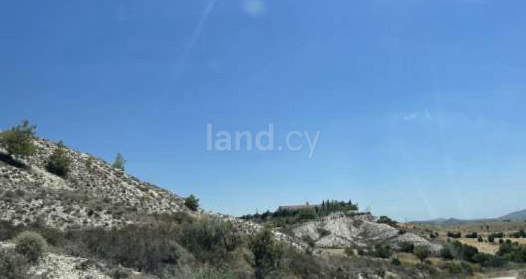 Landwirtschaftliches Baugebiet in Nicosia zu verkaufen