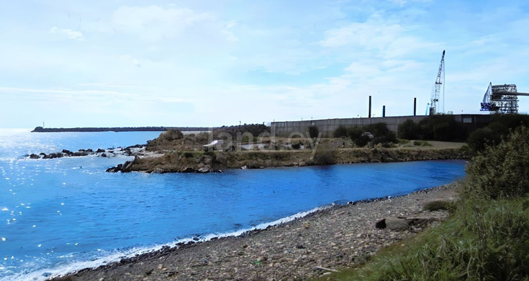 Промышленный участок на продажу в Ларнака