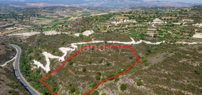 Landwirtschaftliches Grundstück in Paphos zu verkaufen