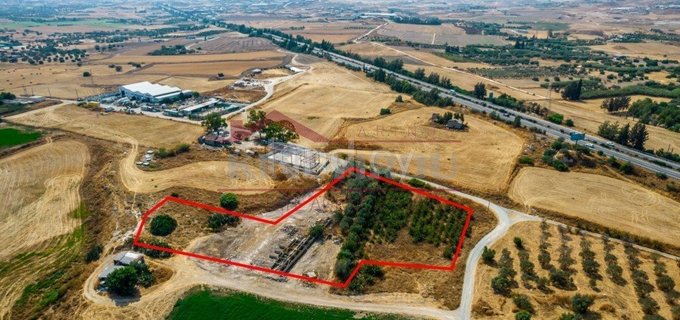 Industrielles Grundstück in Larnaca zu verkaufen