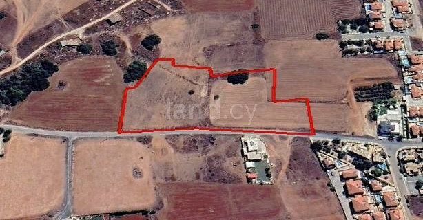 Residential field for sale in Frenaros