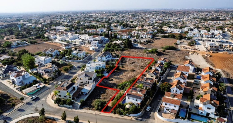 Residential field for sale in Frenaros