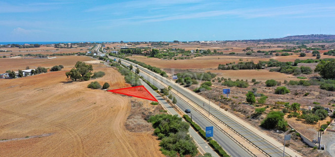 Campo comercial a la venta en Paralimni