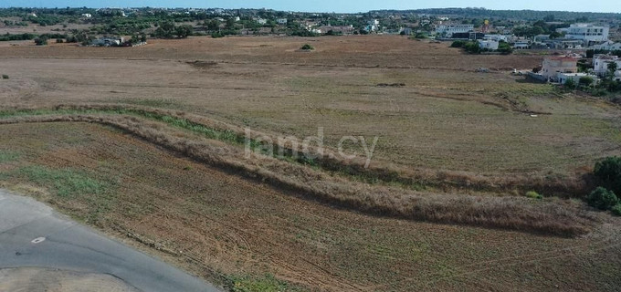 Campo residencial a la venta en Paralimni