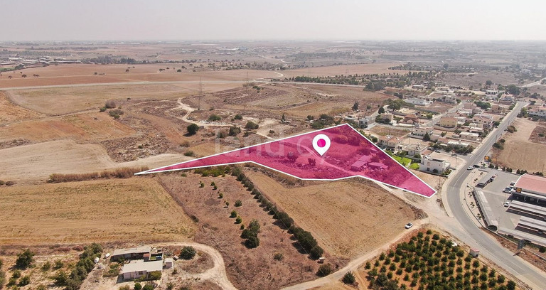 Fält till salu i Larnaca