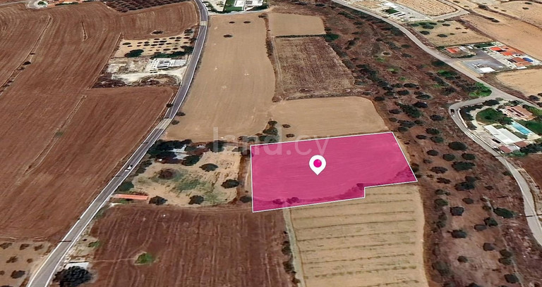 Поле на продажу в Никосия