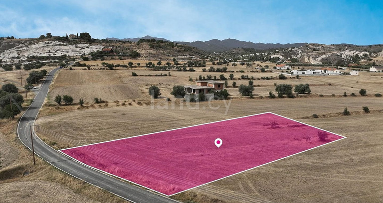 Поле на продажу в Никосия