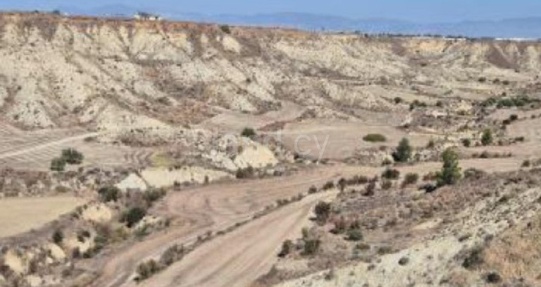 Сельскохозяйственное поле на продажу в Никосия