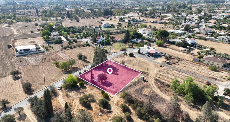 Fält till salu i Nicosia