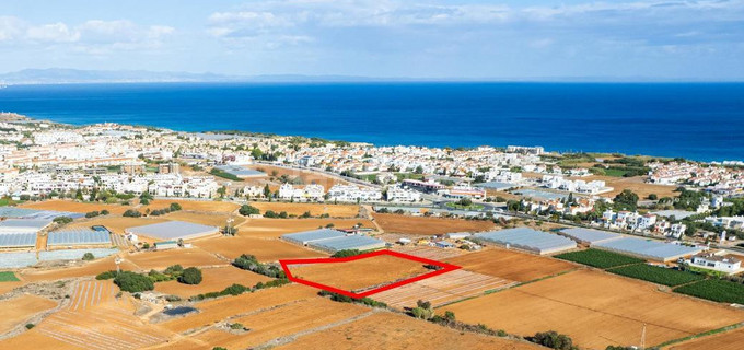 Campo residencial a la venta en Paralimni