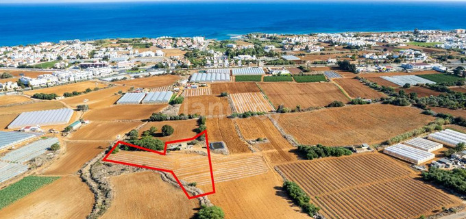 Campo residencial a la venta en Paralimni