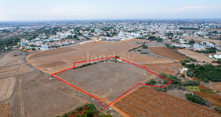 Pole mieszkaniowe na sprzedaż w Frenaros