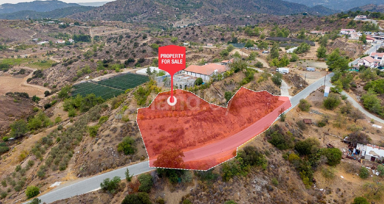 Fält avsett för boende till salu i Limassol