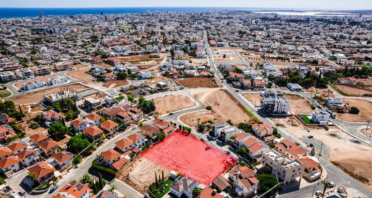 Fält avsett för boende till salu i Larnaca