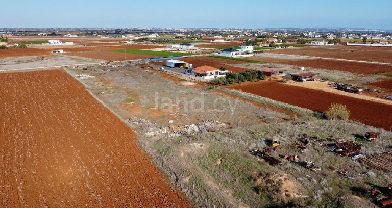 Jordbruksfält till salu i Larnaca