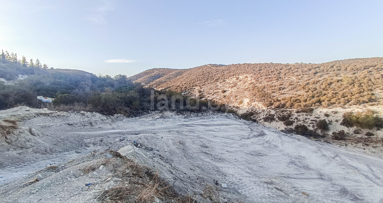 Сельскохозяйственное поле на продажу в Ларнака