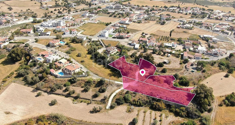 Fält till salu i Larnaca