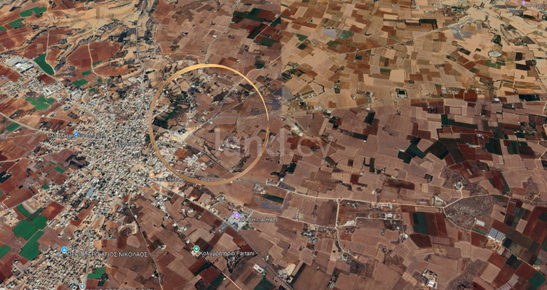 Jordbruksfält till salu i Avgorou