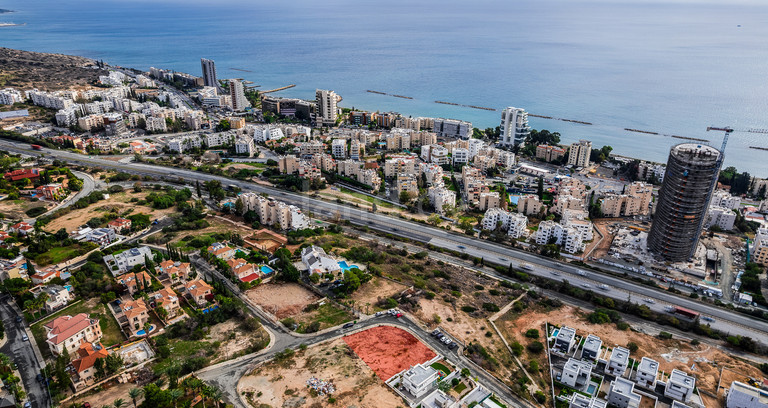 Жилой участок на продажу в Лимассол