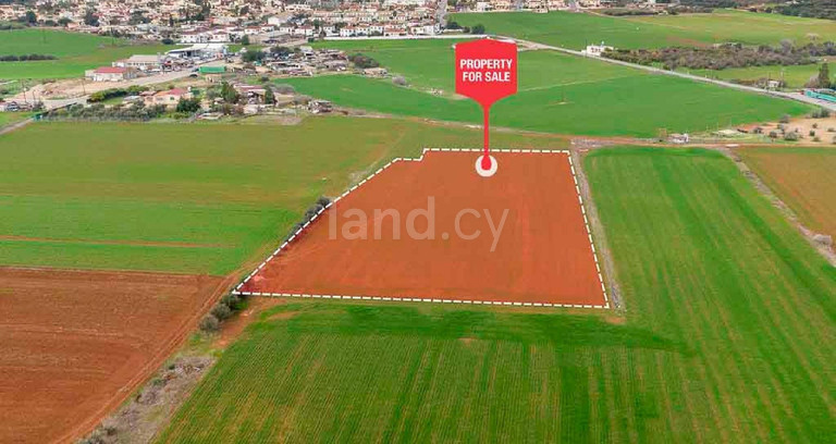 Residential field for sale in Frenaros