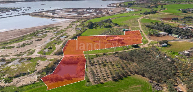 Campo industrial a la venta en Deryneia