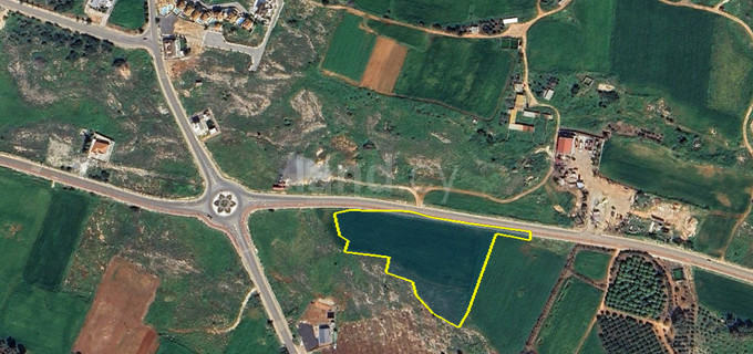 Jordbruksfält till salu i Frenaros