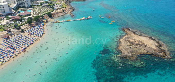 Parcela turística a la venta en Protaras