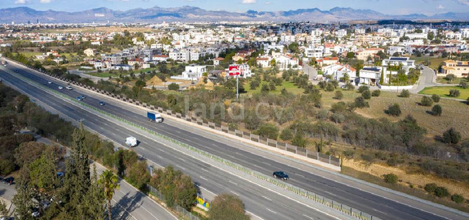 Fält avsett för boende till salu i Nicosia