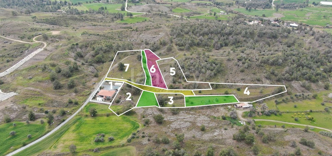 Pole na sprzedaż w Nicosia