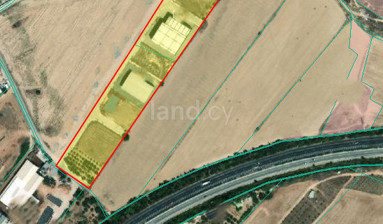 Industrifält till salu i Larnaca