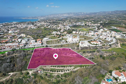 Fält avsett för boende till salu i Paphos