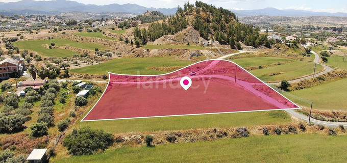 Pole na sprzedaż w Nicosia