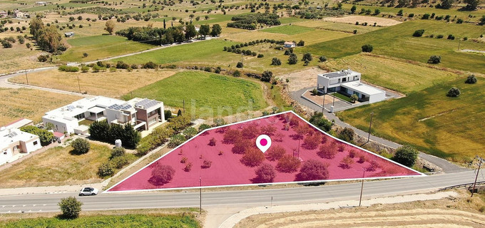 Pole na sprzedaż w Nicosia