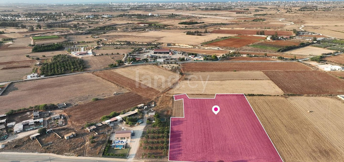 Jordbrukstomt till salu i Frenaros