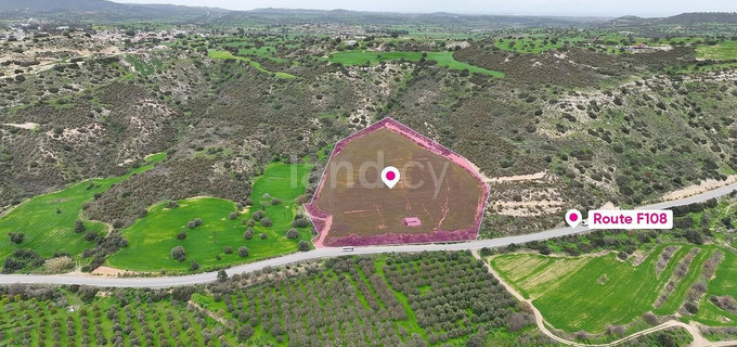 Fält till salu i Larnaca