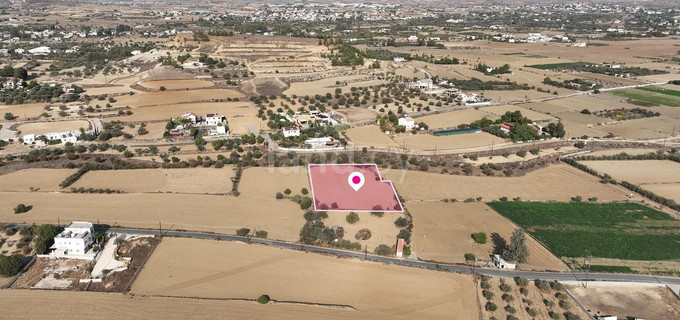 Pole na sprzedaż w Nicosia