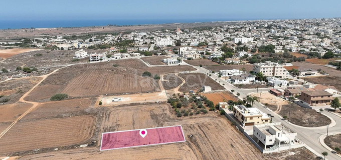 Fält avsett för boende till salu i Deryneia