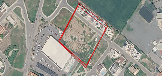Plot for sale in Larnaca
